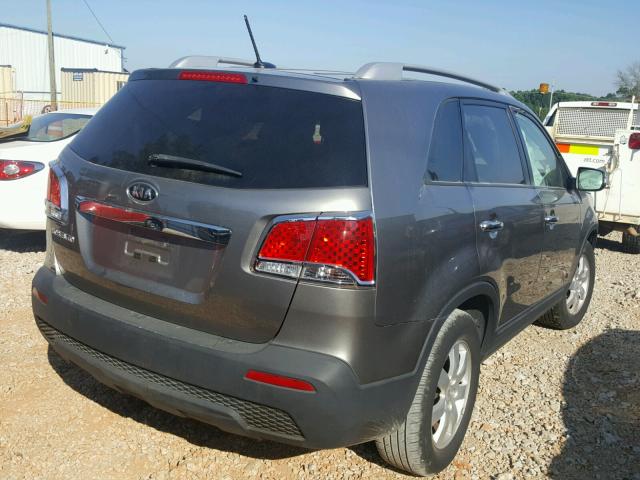 5XYKT4A22BG118958 - 2011 KIA SORENTO BA GRAY photo 4