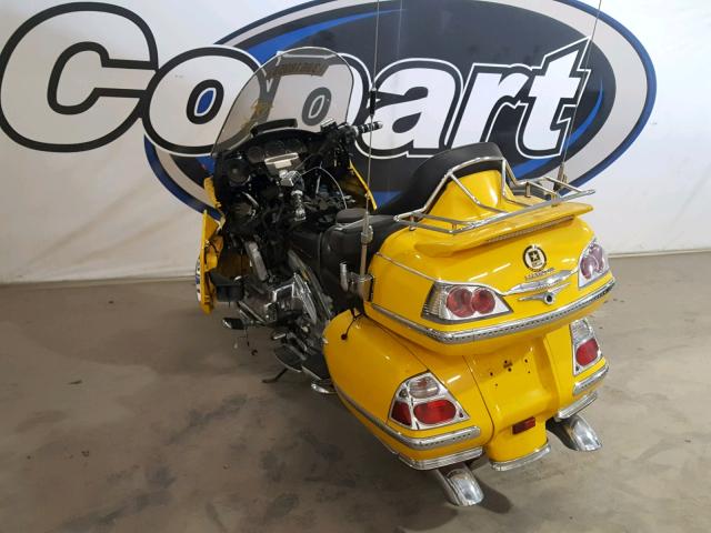 1HFSC47G3AA903447 - 2010 HONDA GL1800 YELLOW photo 3