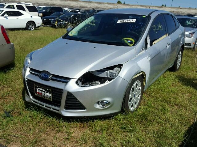 1FAHP3F2XCL245101 - 2012 FORD FOCUS SILVER photo 2