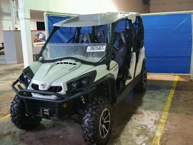 3JBKUAP24FJ000071 - 2015 CAN-AM COMMANDER WHITE photo 2