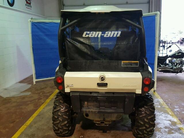 3JBKUAP24FJ000071 - 2015 CAN-AM COMMANDER WHITE photo 6