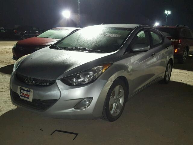 5NPDH4AE8DH321322 - 2013 HYUNDAI ELANTRA SILVER photo 2