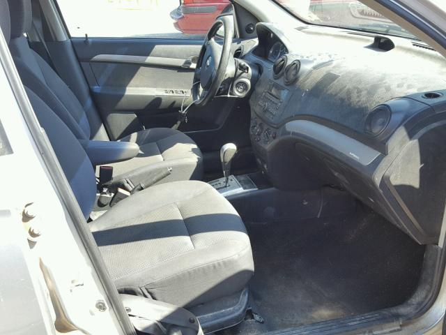 KL1TD56E19B357164 - 2009 CHEVROLET AVEO LS SILVER photo 5