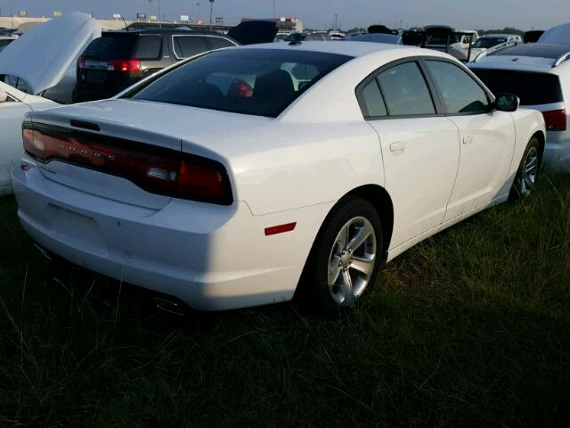 2C3CDXBG0DH684591 - 2013 DODGE CHARGER SE WHITE photo 4