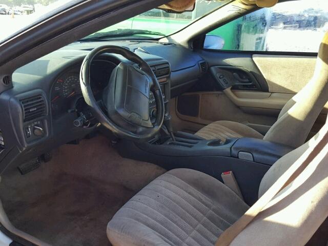 2G1FP22K9V2158271 - 1997 CHEVROLET CAMARO BAS თეთრი ფოტო 9