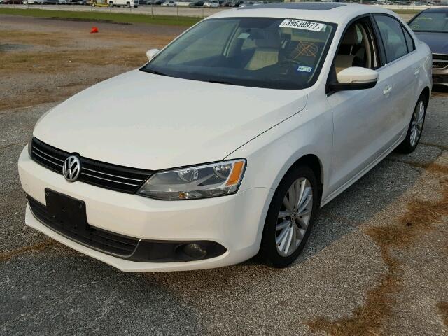 3VWLX7AJ4DM376757 - 2013 VOLKSWAGEN JETTA SEL WHITE photo 2