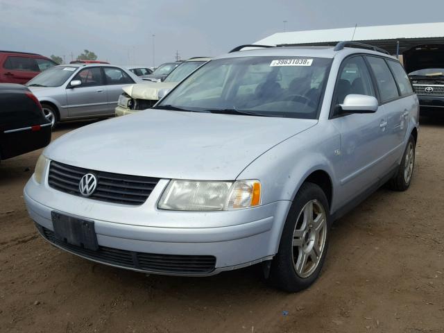 WVWLH63B11E003435 - 2001 VOLKSWAGEN PASSAT GLX SILVER photo 2