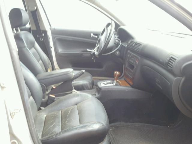 WVWLH63B11E003435 - 2001 VOLKSWAGEN PASSAT GLX 银色 照片 5