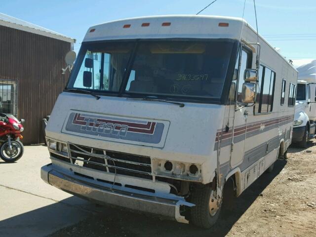 1GBJP37W5H3320392 - 1987 CHEVROLET P30 WHITE photo 2