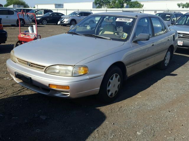 4T1BG12K7TU796313 - 1996 TOYOTA CAMRY DX BEIGE photo 2