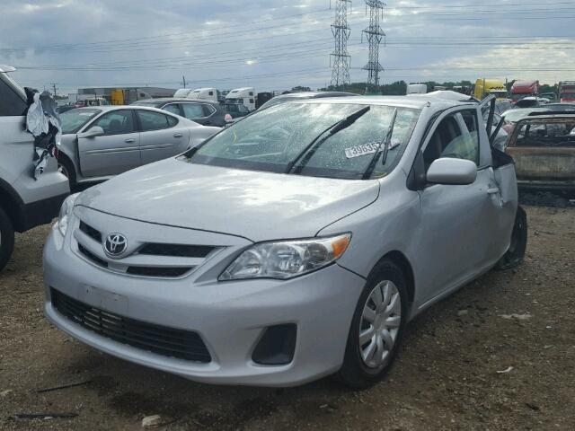 2T1BU4EE3DC127152 - 2013 TOYOTA COROLLA SILVER photo 2