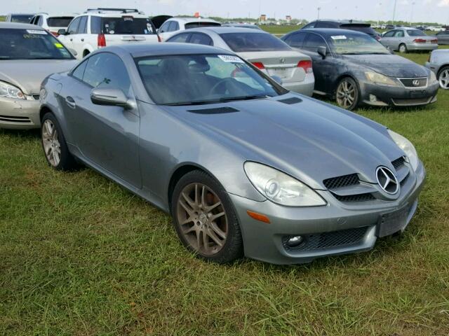 WDBWK54F09F192612 - 2009 MERCEDES-BENZ SLK 300 SILVER photo 1