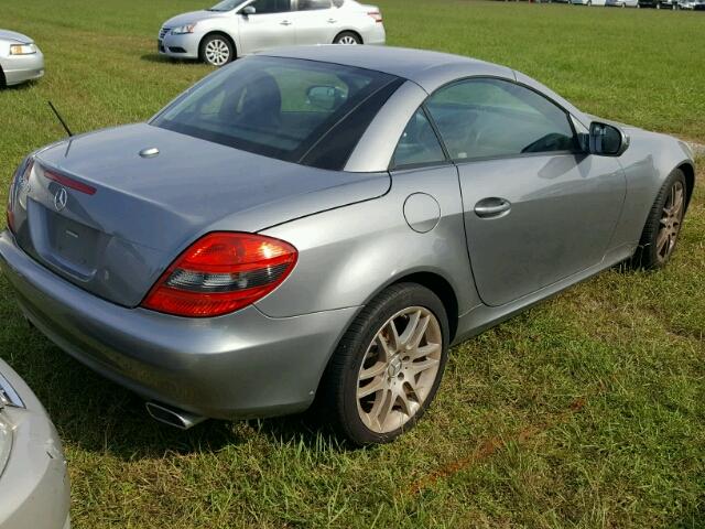 WDBWK54F09F192612 - 2009 MERCEDES-BENZ SLK 300 SILVER photo 4