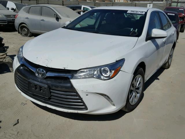 4T4BF1FK2GR547782 - 2016 TOYOTA CAMRY LE WHITE photo 2