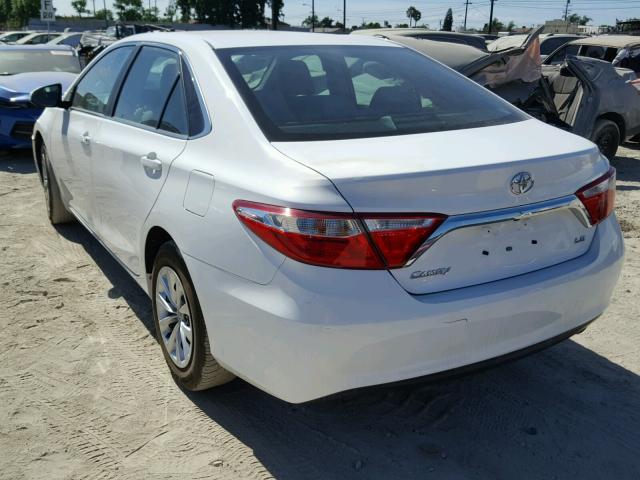 4T4BF1FK2GR547782 - 2016 TOYOTA CAMRY LE WHITE photo 3