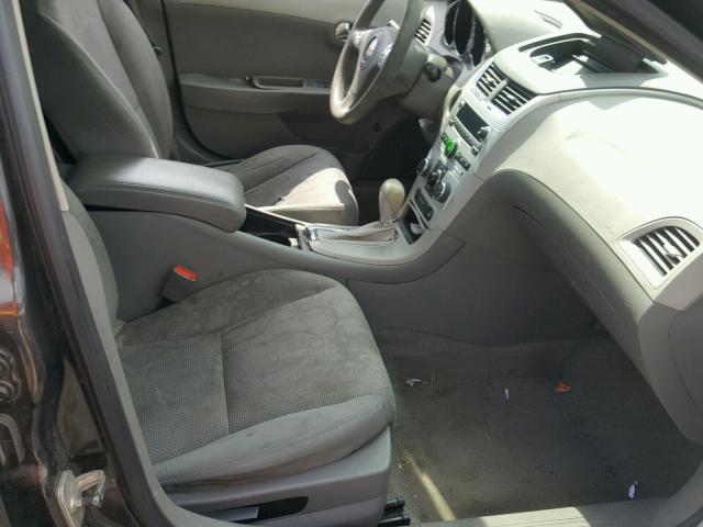1G1ZB5EB8AF301289 - 2010 CHEVROLET MALIBU LS ნაცრისფერი ფოტო 5
