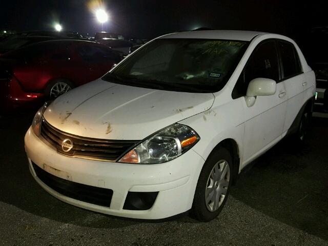 3N1BC1AP2BL390089 - 2011 NISSAN VERSA S WHITE photo 2