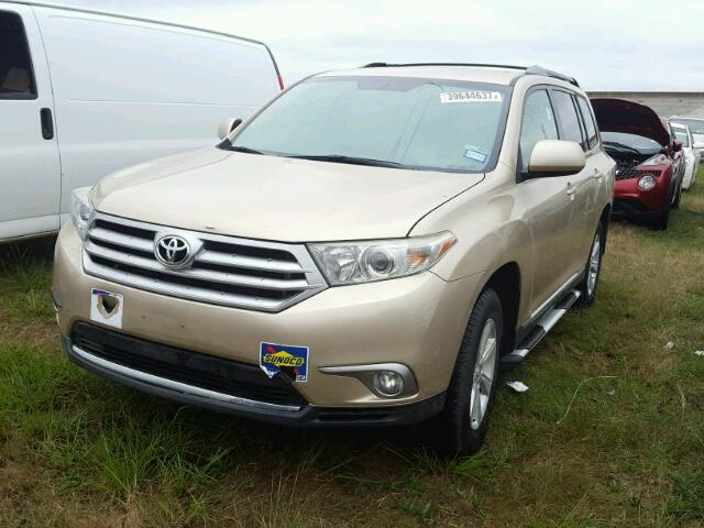 5TDZA3EH3DS033114 - 2013 TOYOTA HIGHLANDER GOLD photo 2