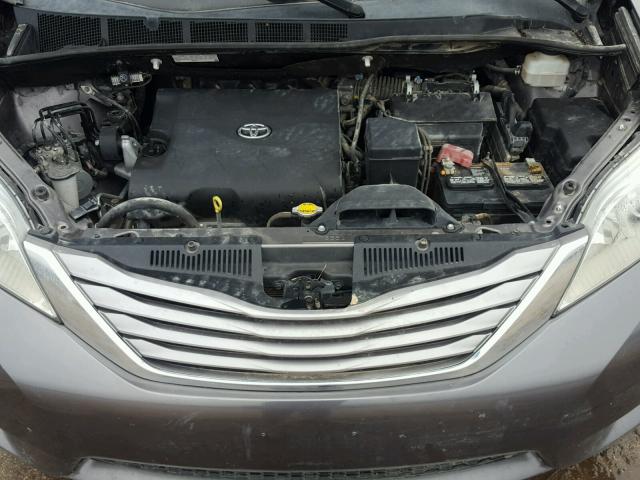 5TDYK3DC4GS694251 - 2016 TOYOTA SIENNA XLE GRAY photo 7