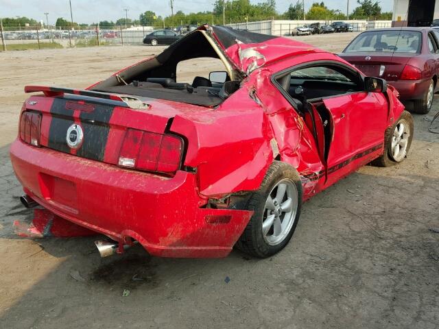 1ZVFT82H375270272 - 2007 FORD MUSTANG RED photo 4