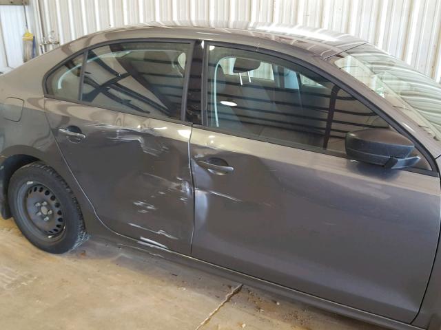 3VW2K7AJ7DM288845 - 2013 VOLKSWAGEN JETTA BASE Մոխրագույն լուսանկար 9