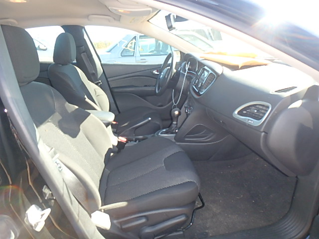 1C3CDFAA8GD504492 - 2016 DODGE DART 黑色 照片 5