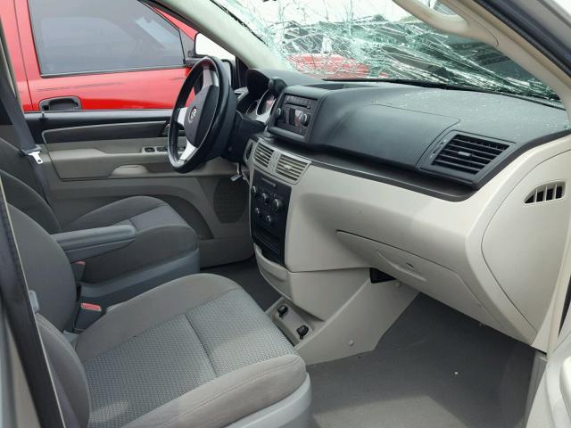 2V4RW4D12AR163648 - 2010 VOLKSWAGEN ROUTAN S ვერცხლისფერი ფოტო 5