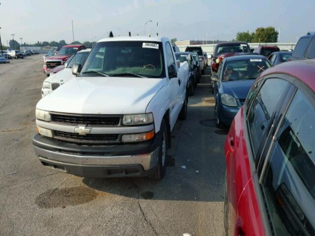 1GCEC14V11E272067 - 2001 CHEVROLET SILVERADO WHITE photo 2