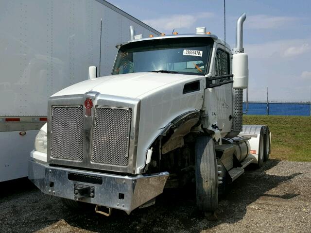 1XKZD40X1HJ988268 - 2017 KENWORTH CONSTRUCTI WHITE photo 2