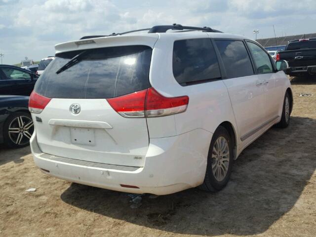 5TDYK3DC6CS277367 - 2012 TOYOTA SIENNA XLE WHITE photo 4