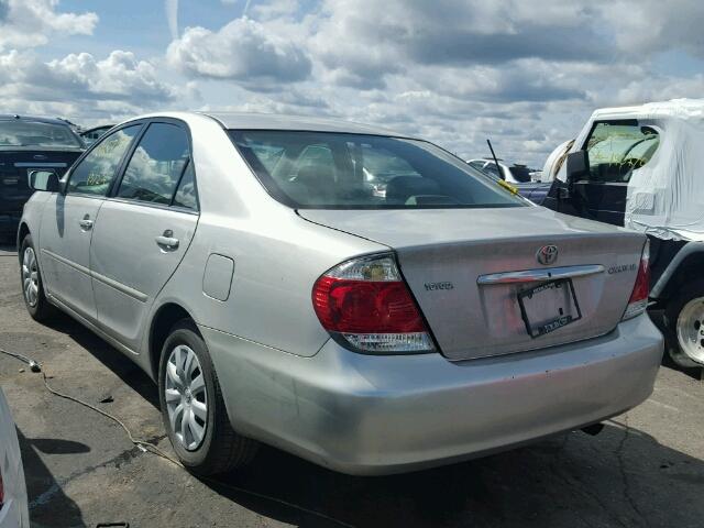 4T1BE32K25U086112 - 2005 TOYOTA CAMRY SILVER photo 3