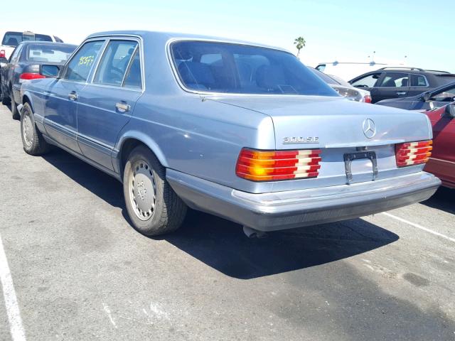 WDBCA24D2JA396445 - 1988 MERCEDES-BENZ 300 SE BLUE photo 3