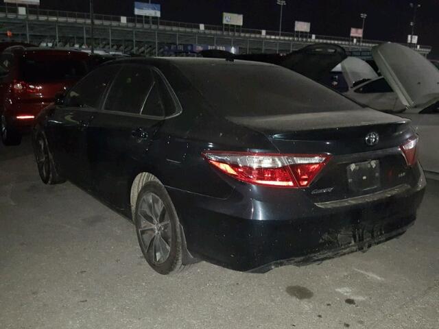 4T1BF1FK9FU498041 - 2015 TOYOTA CAMRY LE შავი ფოტო 3