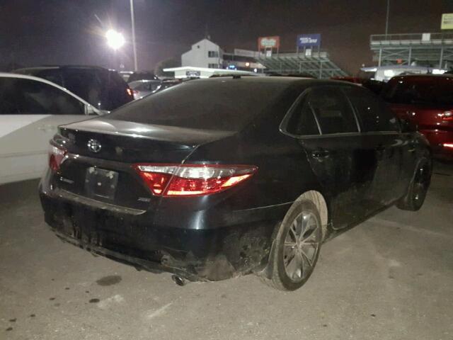 4T1BF1FK9FU498041 - 2015 TOYOTA CAMRY LE შავი ფოტო 4