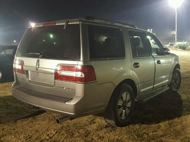 5LMFU27548LJ10919 - 2008 LINCOLN NAVIGATOR GRAY photo 4