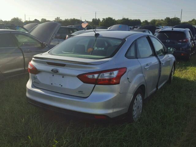 1FAHP3F28CL378827 - 2012 FORD FOCUS SE SILVER photo 4