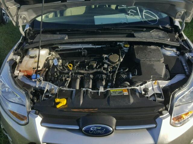 1FAHP3F28CL378827 - 2012 FORD FOCUS SE SILVER photo 7