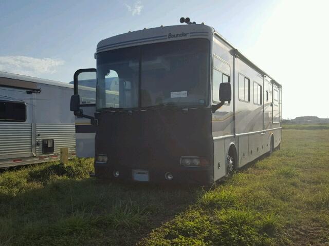 4UZAAHBV84CN04594 - 2004 FREIGHTLINER CHASSIS X CREAM photo 2