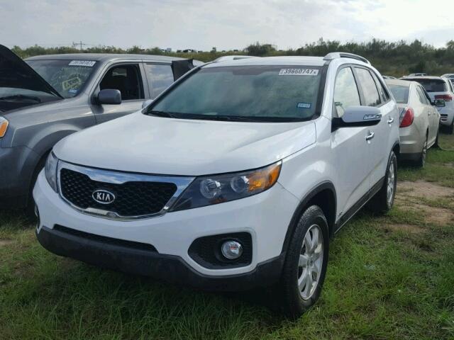 5XYKTCA67DG391281 - 2013 KIA SORENTO LX WHITE photo 2