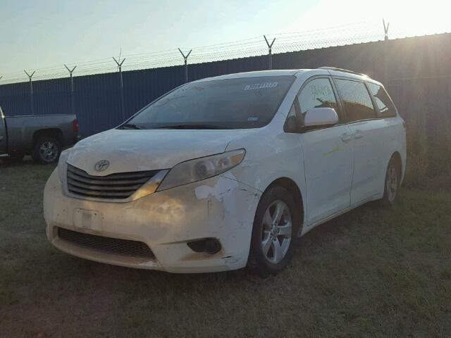 5TDKK3DC2BS069605 - 2011 TOYOTA SIENNA LE WHITE photo 2