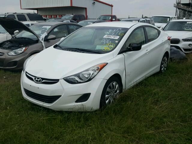 5NPDH4AE4CH068482 - 2012 HYUNDAI ELANTRA GL WHITE photo 2