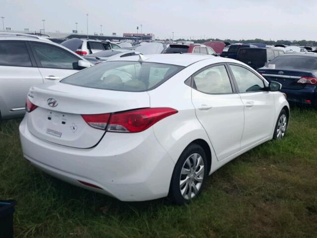 5NPDH4AE4CH068482 - 2012 HYUNDAI ELANTRA GL WHITE photo 4