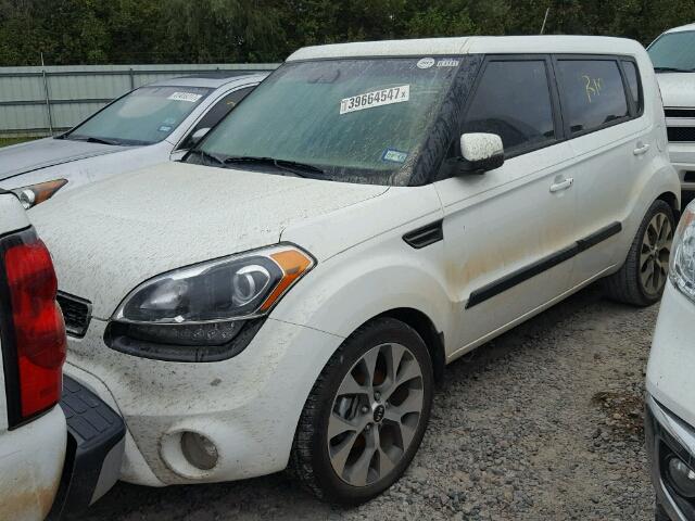 KNDJT2A64D7590923 - 2013 KIA SOUL WHITE photo 2