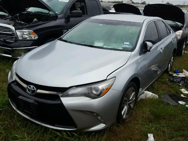 4T1BF1FK5FU023504 - 2015 TOYOTA CAMRY SILVER photo 2