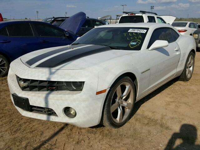 2G1FC1EV2A9216220 - 2010 CHEVROLET CAMARO LT WHITE photo 2