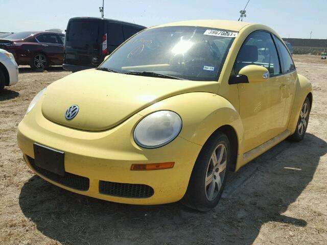 3VWPW31C16M423440 - 2006 VOLKSWAGEN NEW BEETLE YELLOW photo 2