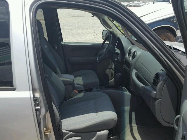 1J4GK38K45W685697 - 2005 JEEP LIBERTY RE SILVER photo 5