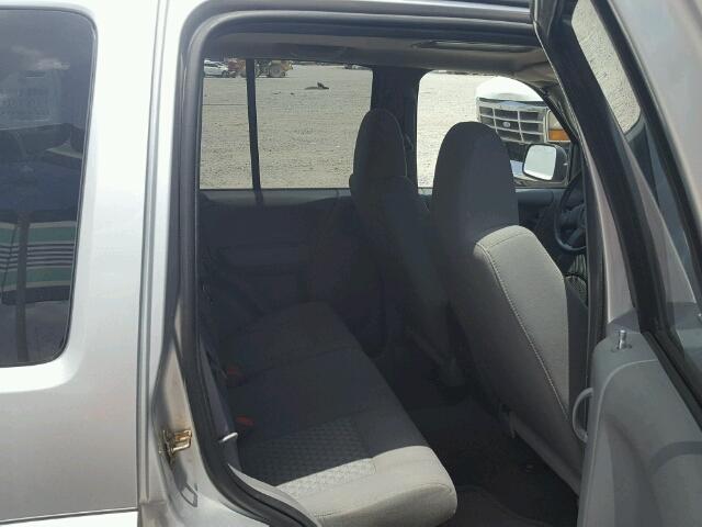 1J4GK38K45W685697 - 2005 JEEP LIBERTY RE SILVER photo 6