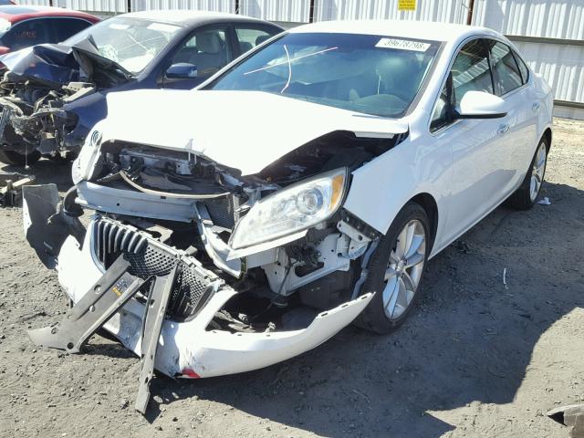 1G4PR5SK2D4194105 - 2013 BUICK VERANO CON WHITE photo 2