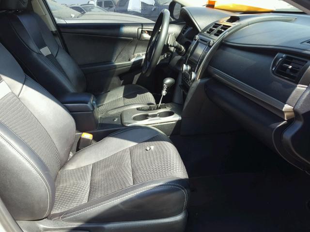 4T1BF1FK9CU196972 - 2012 TOYOTA CAMRY BASE SILVER photo 5